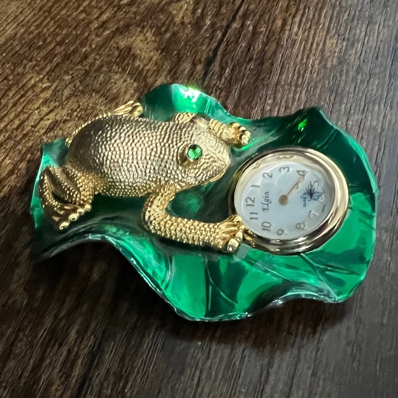 Vintage Gold Tone Frog on Lily Pad with Clock - Picture 3 of 9